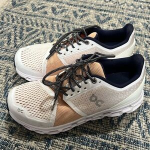 On women’s running sneakers size 7